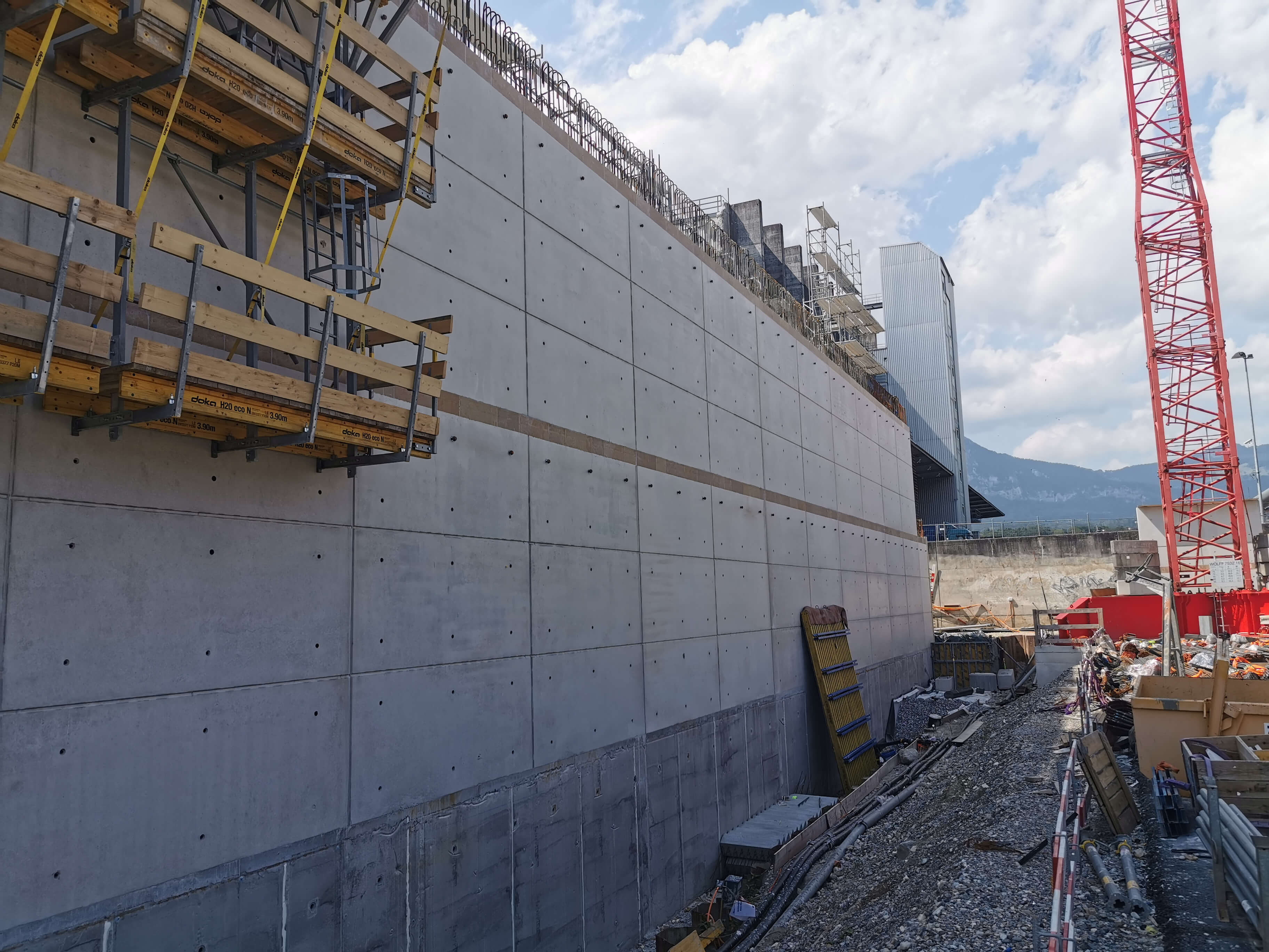 STRABAG Sichtbetonwand mit Klettergerüst STRABAG Sichtbetonwand mit Klettergerüst